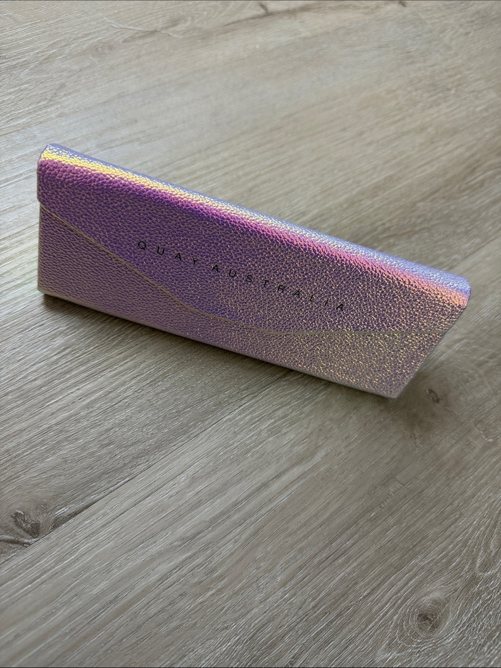 Quay Australia Holographic Sunglasses Case - Pink Iridescent